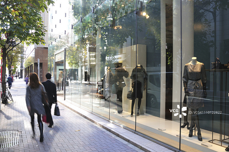服装店橱窗展示图片素材
