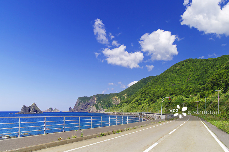 积丹半岛海岸线岩石构造公路图片素材