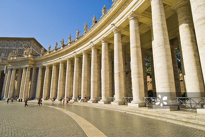 圣彼得大教堂贝尔尼尼柱廊图片素材