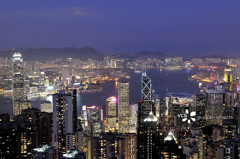 傍晚时分太平山顶的香港天际线图片素材