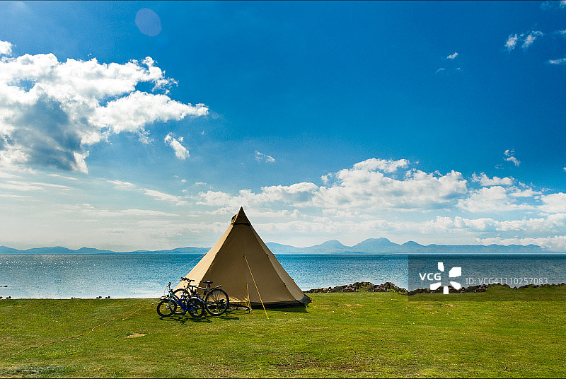 在海岸露营图片素材