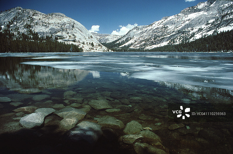 优胜美地国家公园特纳亚湖图片素材