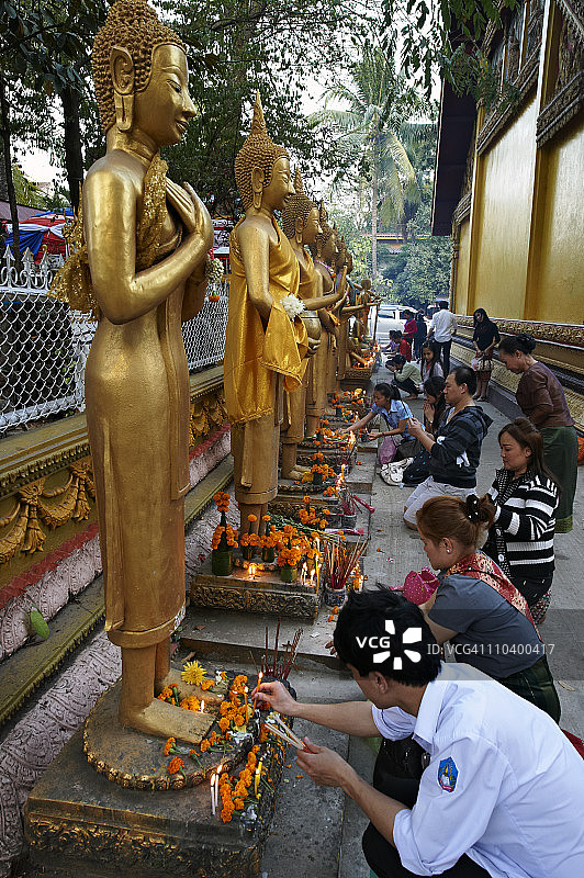 老挝万象的佛教祈祷活动图片素材