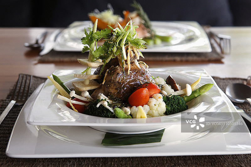 蒸鲈鱼和蔬菜图片素材