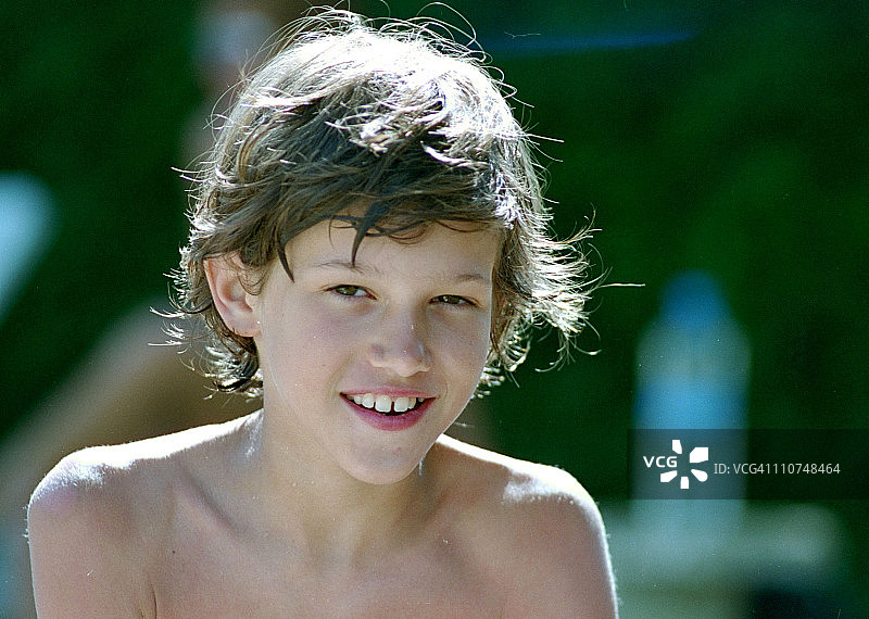 微笑的男孩图片素材