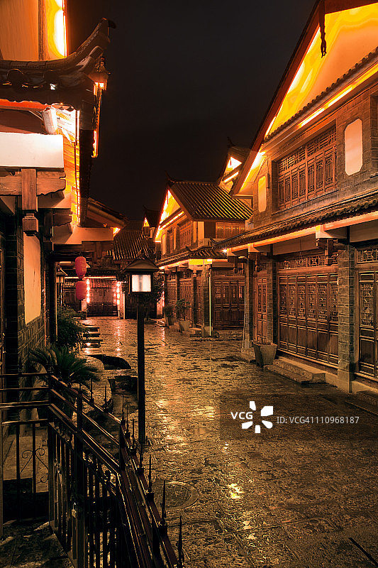 中国云南丽江古镇夜景图片素材