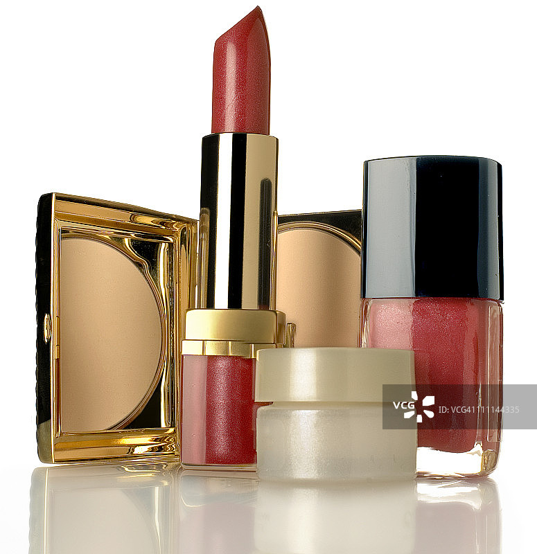 白色背景上的化妆品包装图片素材