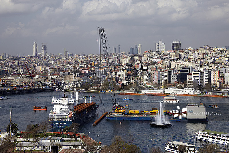 从埃米诺努眺望金角湾至贝伊奥卢图片素材