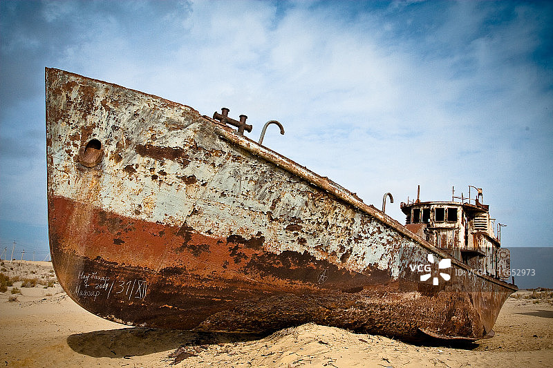 咸海的搁浅船只图片素材