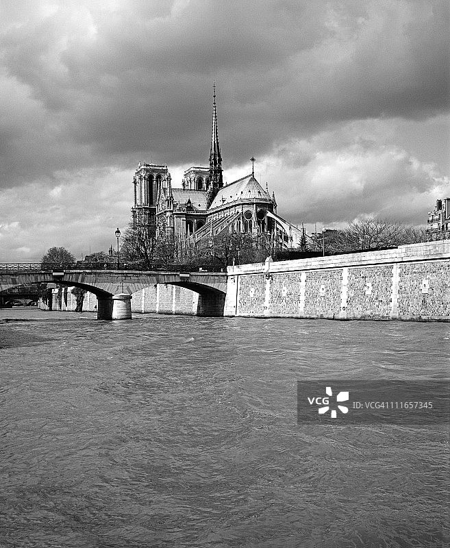 河边的教堂图片素材