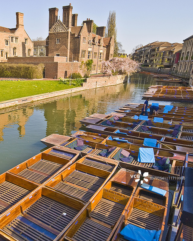 剑桥剑河上的平底船图片素材