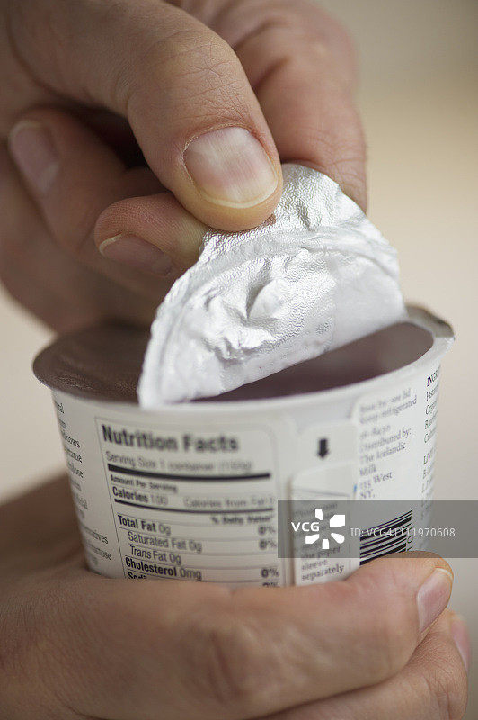 打开酸奶盒图片素材