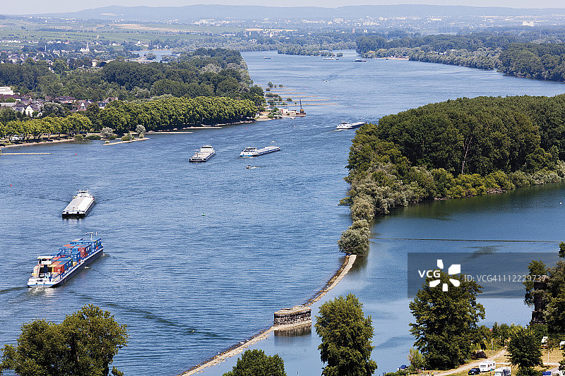 欧洲，德国，莱茵兰-普法尔茨，海上的货船景观图片素材