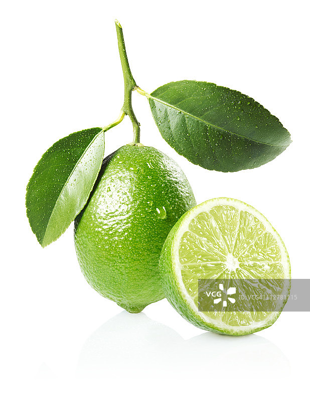 完整和半个青柠与叶子图片素材