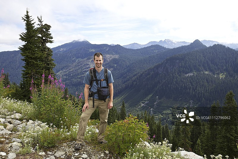 太平洋山脊步道上的徒步旅行者图片素材