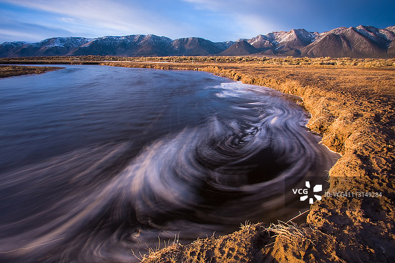 欧文斯河上的旋涡图片素材