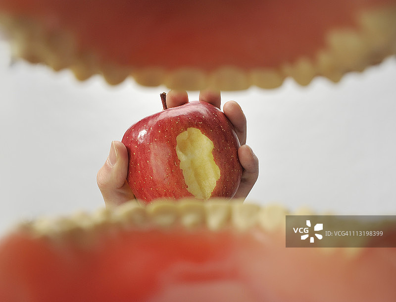 被咬过的苹果图片素材