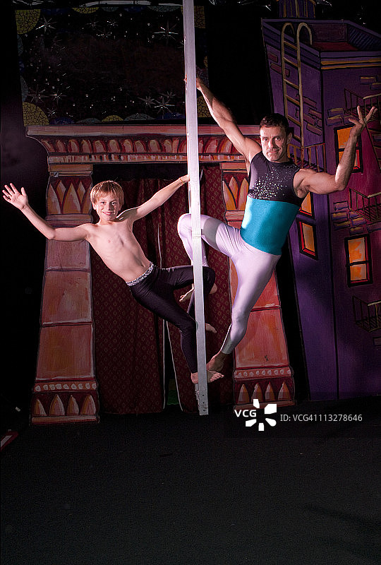 马戏团父子演员画像图片素材