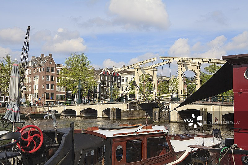 荷兰阿姆斯特丹阿姆斯特尔河马海雷桥图片素材