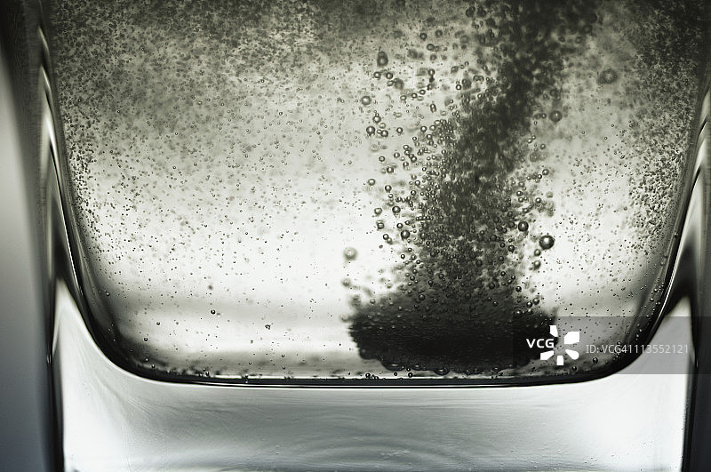 逆光下的泡腾片图片素材