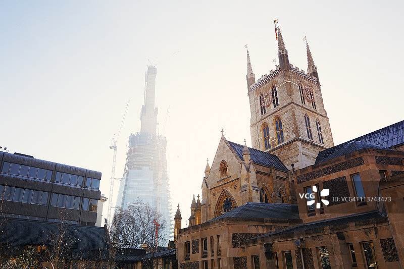 南华克大教堂和碎片大厦图片素材