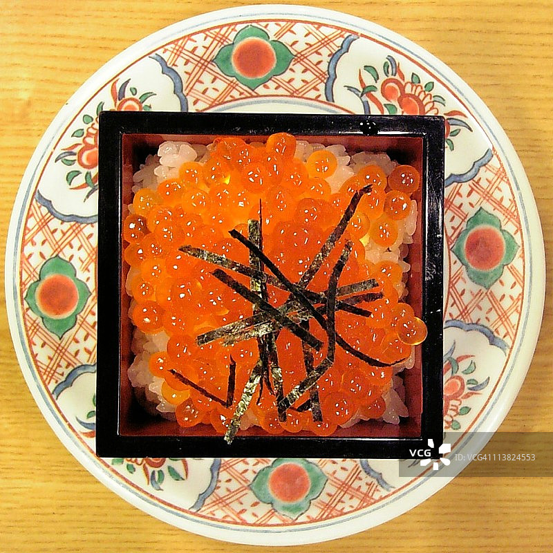 鲑鱼籽盖饭图片素材