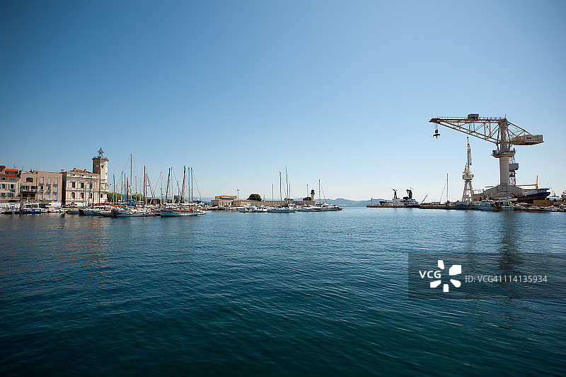 拉西奥塔港及古老的造船厂吊车图片素材