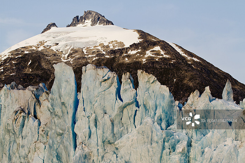 阿拉斯加冰川与山峰图片素材