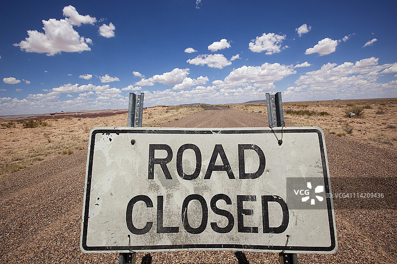 道路封闭标志，亚利桑那州温斯洛图片素材