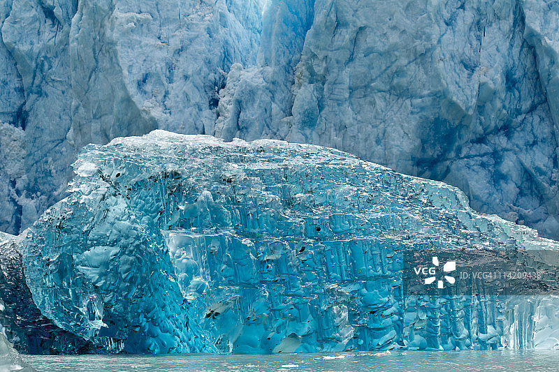 阿拉斯加冰山和融化的潮水冰川图片素材