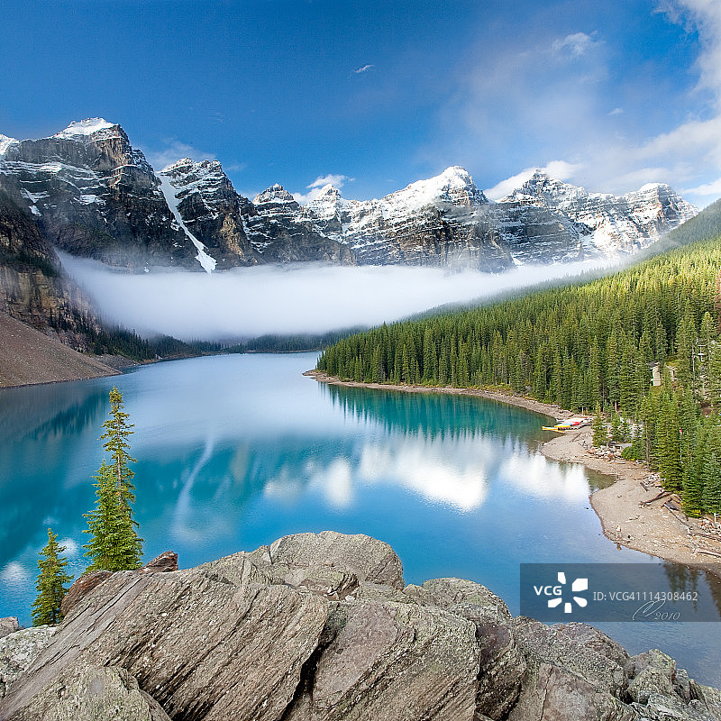 十座山峰图片素材