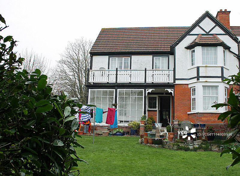 花园里晾晒的衣物图片素材