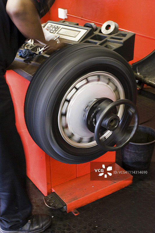 车轮平衡（动态模糊）图片素材