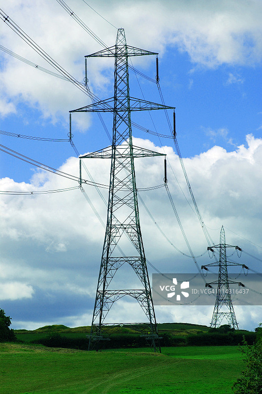 乡村的输电铁塔图片素材