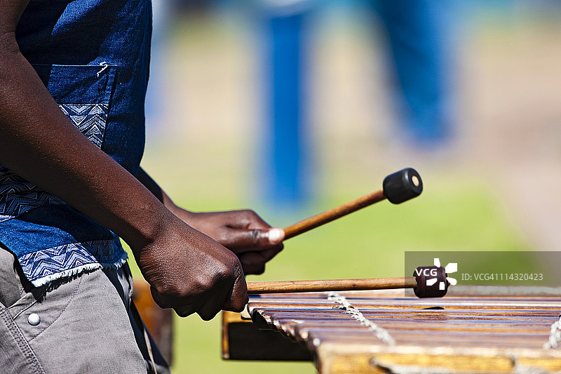 马林巴琴演奏者图片素材