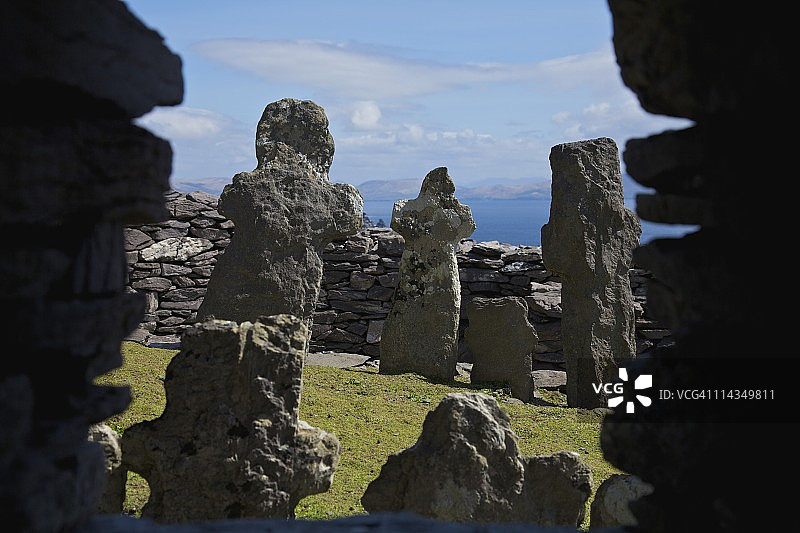 斯凯利格·迈克尔岛修道院聚落中的墓地图片素材