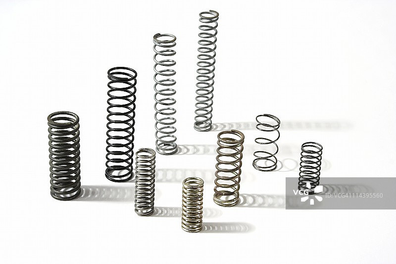 白色背景上的弹簧线圈图片素材
