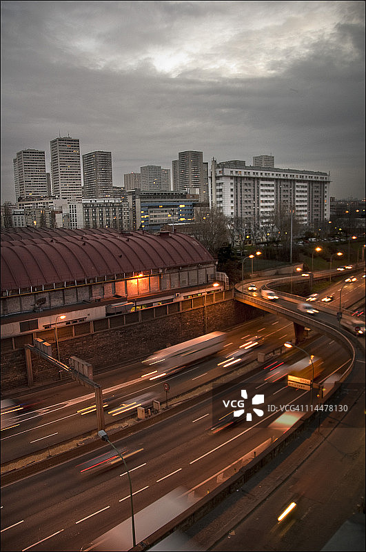 高速行驶的汽车图片素材