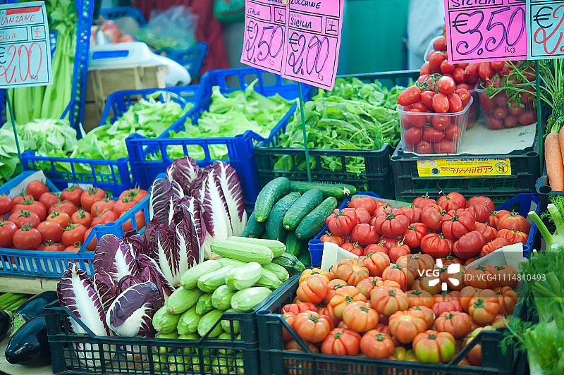 意大利圣雷莫农贸市场上的蔬菜图片素材