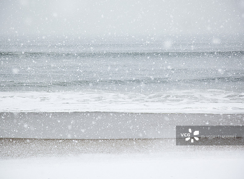 美国纽约州罗卡韦海滩：海滩上的暴风雪图片素材