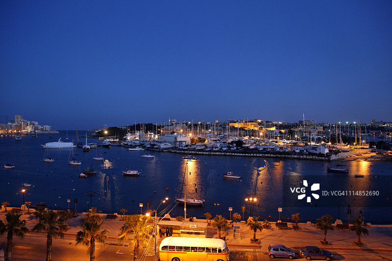 夜幕下的马尔萨梅特港图片素材