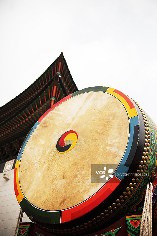 韩国皇家宫殿巨型鼓图片素材