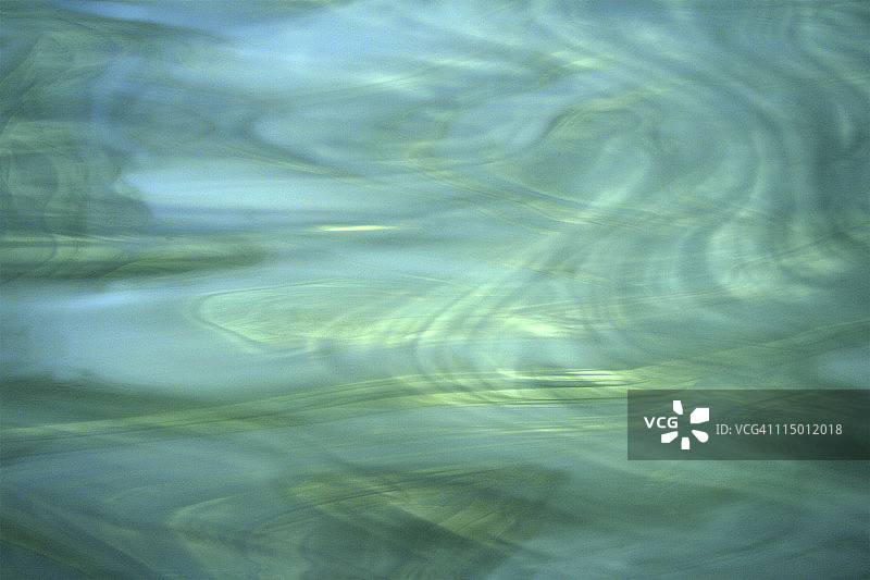 蓝绿色彩色玻璃图片素材