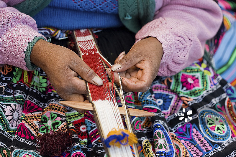 秘鲁妇女编织图片素材