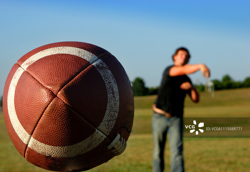 橄榄球四分卫传球图片素材