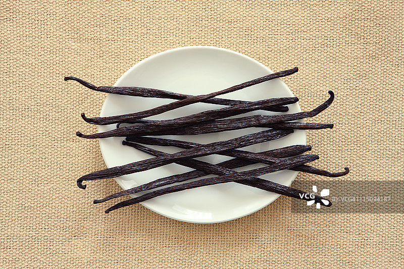 托盘上的香草豆图片素材