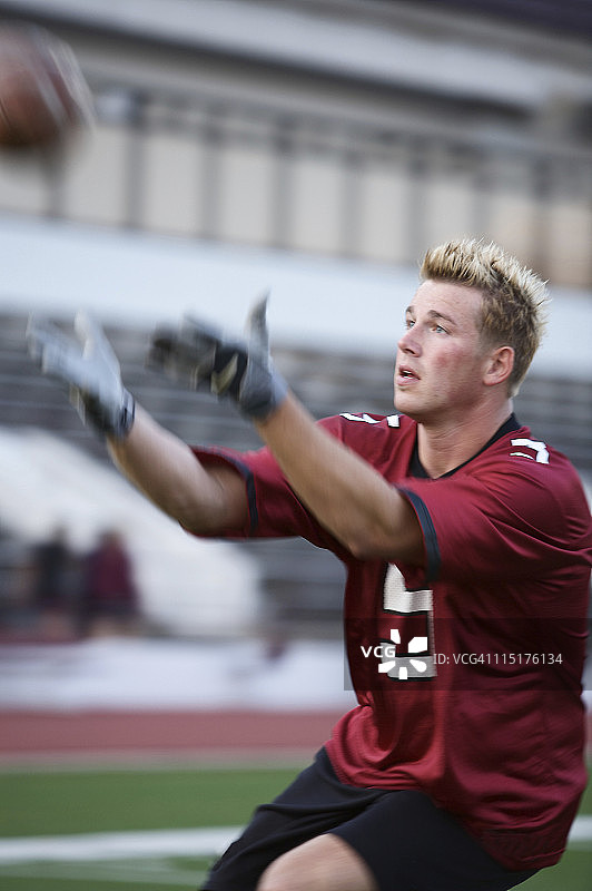 足球运动员训练图片素材