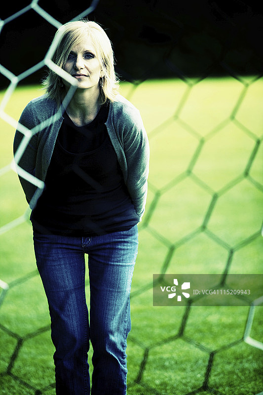 中年妇女足球迷图片素材