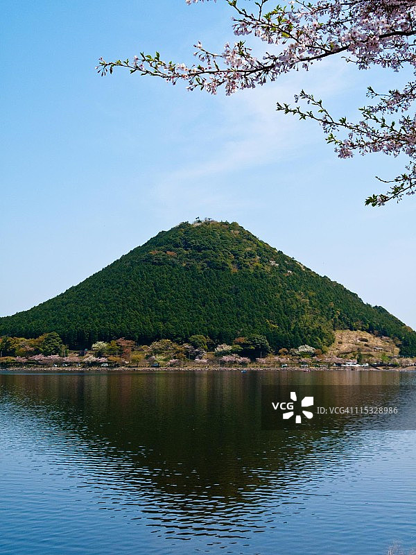 湖畔春色图片素材