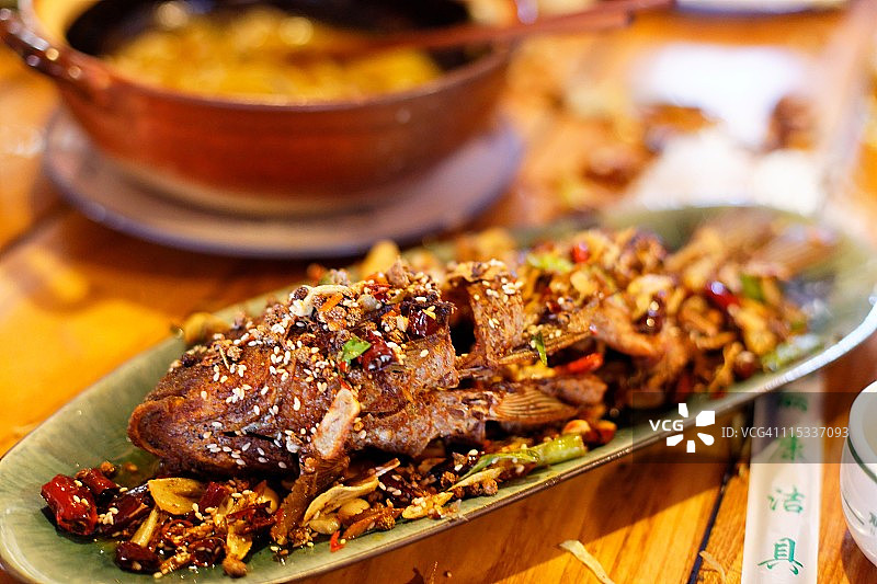 纳西烤鱼图片素材